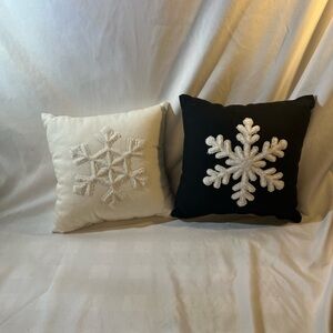 Snowflake Decorative Pillow Set - Black and Cream 10x10